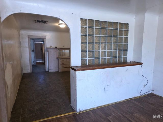 2225 O Street, Bakersfield, CA 93301