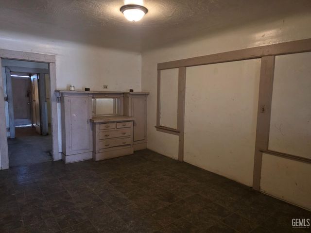 2225 O Street, Bakersfield, CA 93301