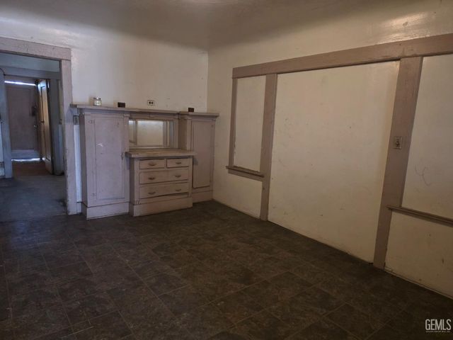 2225 O Street, Bakersfield, CA 93301