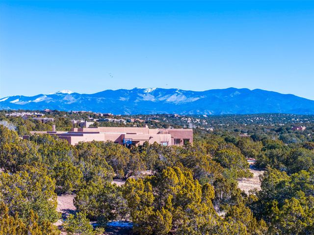 133 Sunflower Drive, Santa Fe, NM 87506
