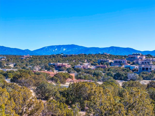 133 Sunflower Drive, Santa Fe, NM 87506