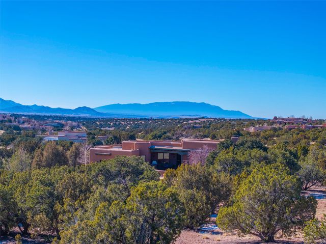 133 Sunflower Drive, Santa Fe, NM 87506