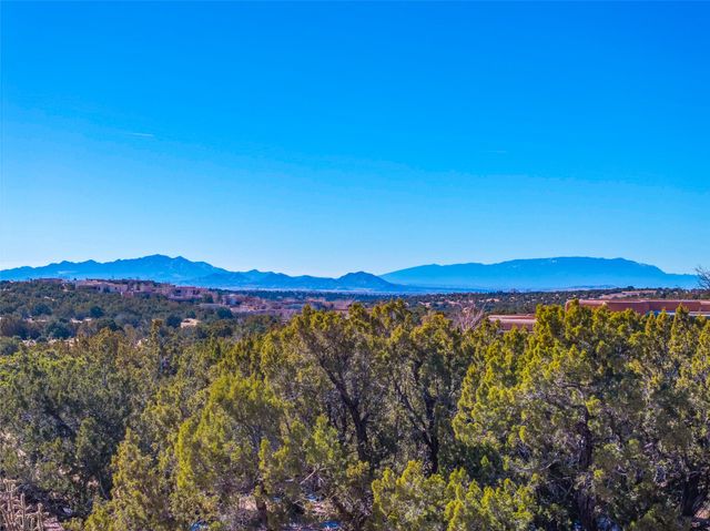 133 Sunflower Drive, Santa Fe, NM 87506