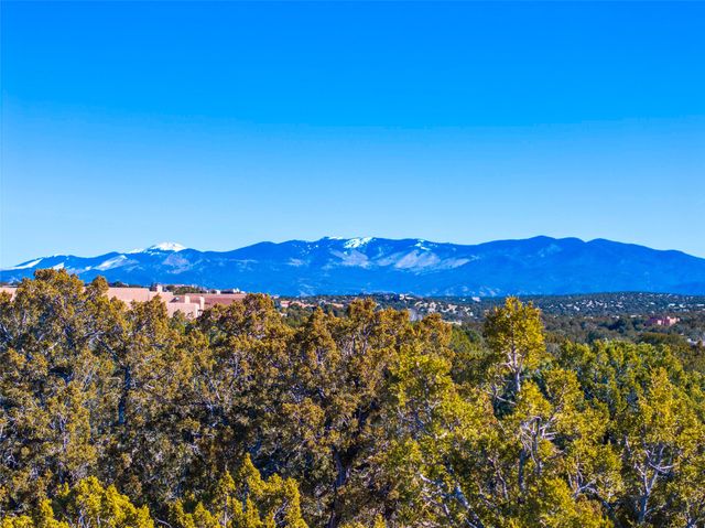 133 Sunflower Drive, Santa Fe, NM 87506