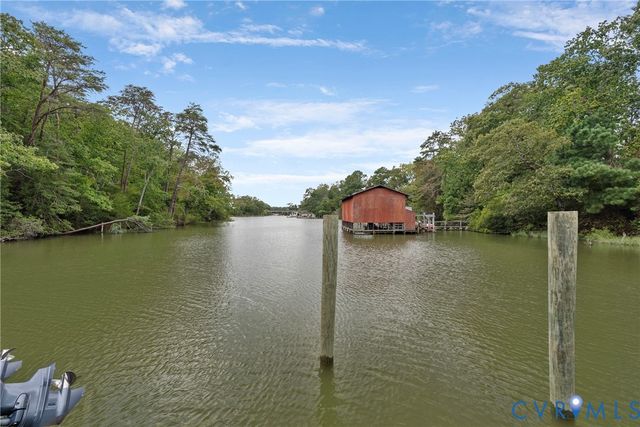 935 Ring Farm Road, White Stone, VA 22578