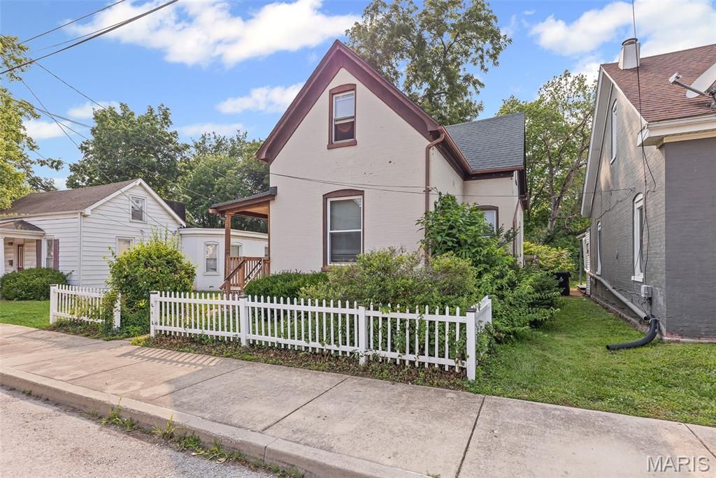 27 N 14th Street, Belleville, IL 62220