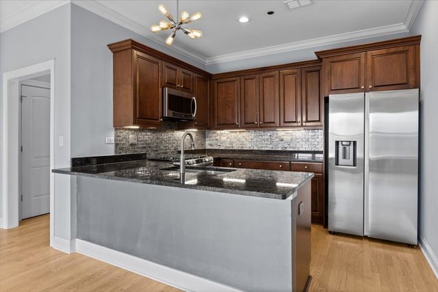 2811 N Bell Avenue 202, Chicago, IL 60618