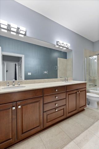 2811 N Bell Avenue 202, Chicago, IL 60618