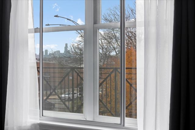 2811 N Bell Avenue 202, Chicago, IL 60618