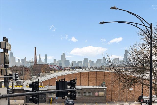 2811 N Bell Avenue 202, Chicago, IL 60618