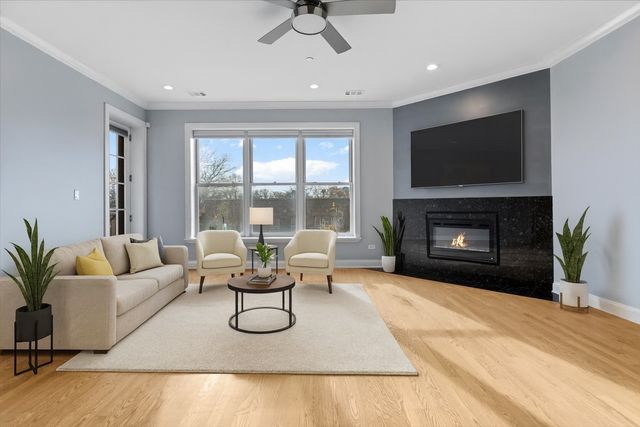 2811 N Bell Avenue 202, Chicago, IL 60618