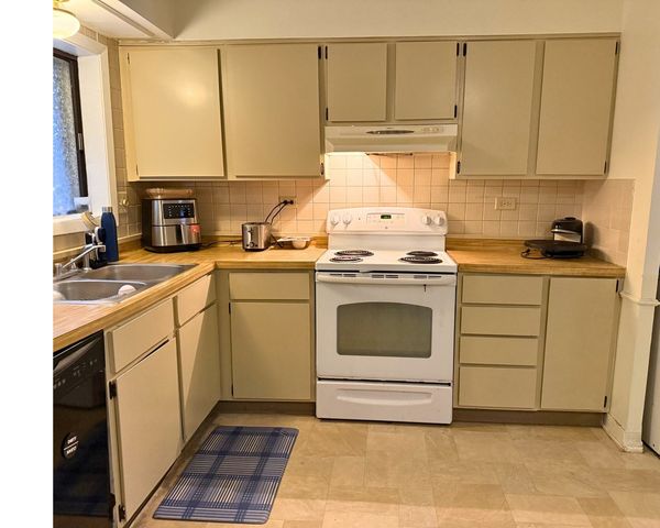 942 N Rohlwing Road GF, Addison, IL 60101