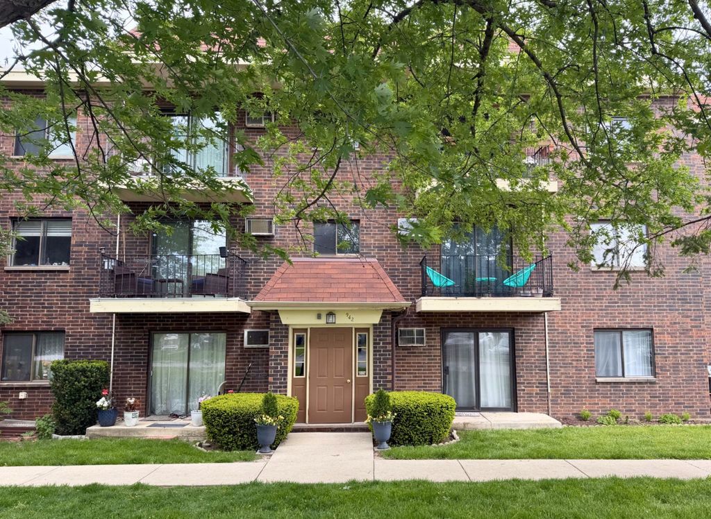 942 N Rohlwing Road GF, Addison, IL 60101