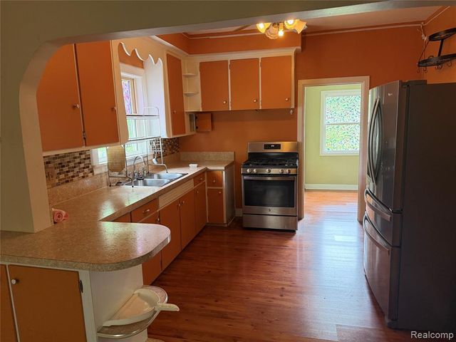 3992 Dallas Avenue, Warren, MI 48091