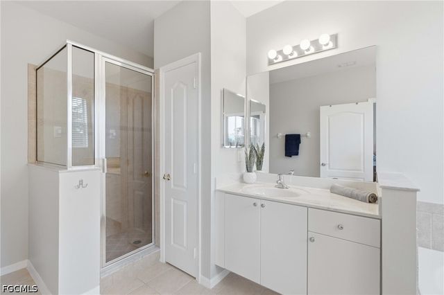 2513 Keystone Lake DR, Cape Coral, FL 33909