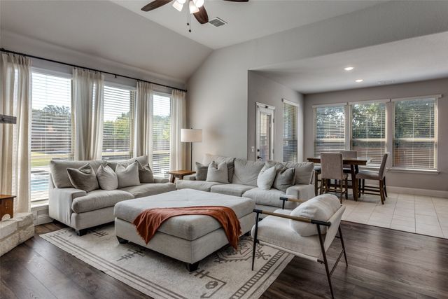 1029 Kingston Drive, Godley, TX 76044