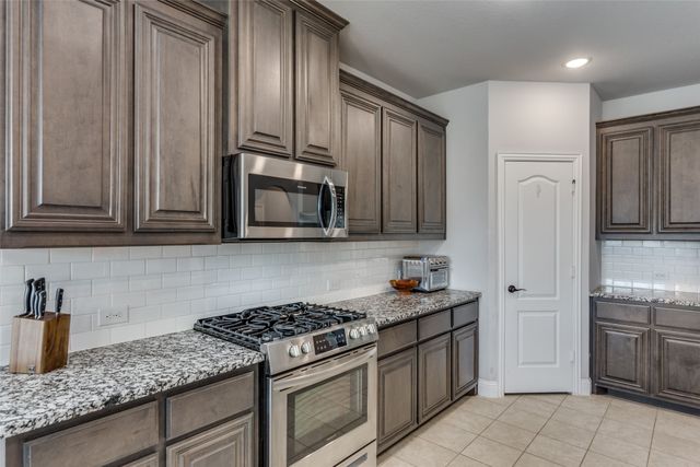 1029 Kingston Drive, Godley, TX 76044