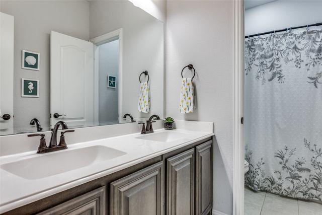 1029 Kingston Drive, Godley, TX 76044