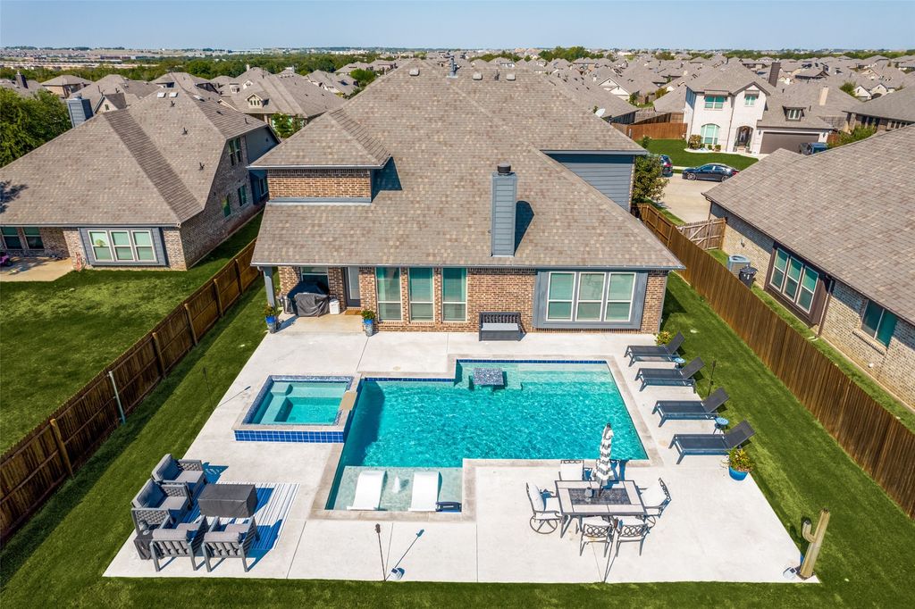 1029 Kingston Drive, Godley, TX 76044