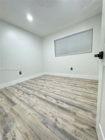 1270 NE 207th Ter, Miami, FL 33179