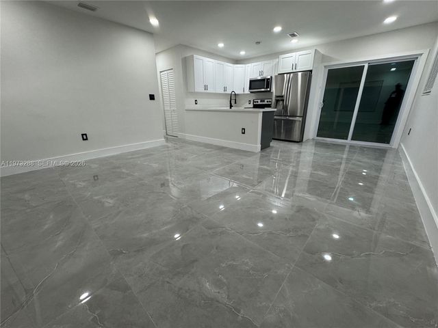 1270 NE 207th Ter, Miami, FL 33179