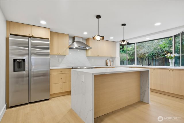 14318 117th Place NE, Kirkland, WA 98034