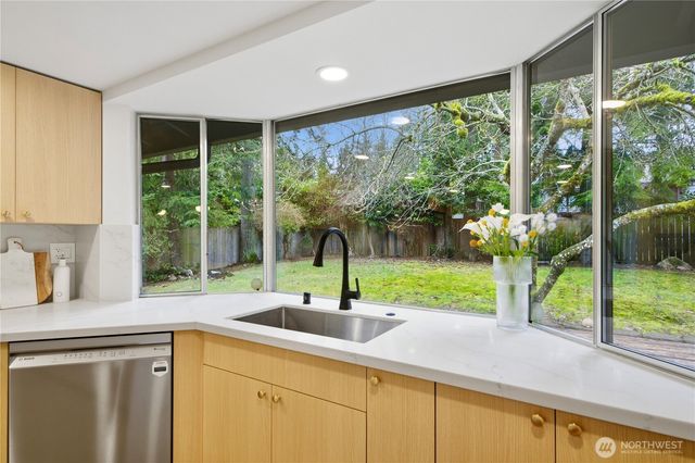 14318 117th Place NE, Kirkland, WA 98034