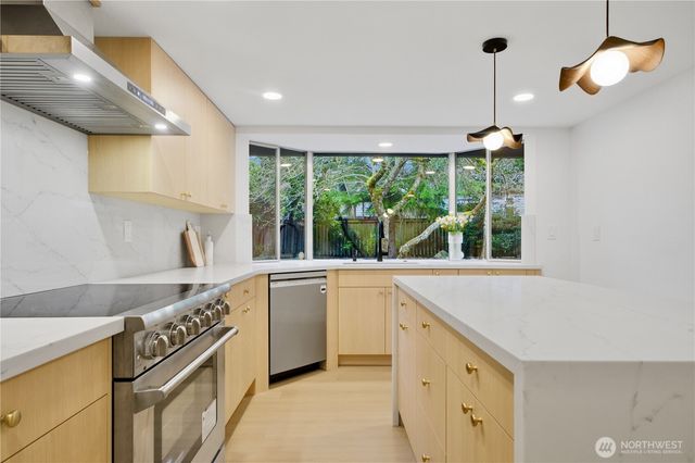 14318 117th Place NE, Kirkland, WA 98034