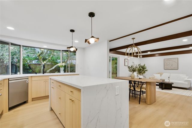 14318 117th Place NE, Kirkland, WA 98034