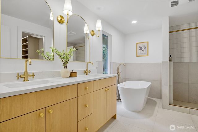 14318 117th Place NE, Kirkland, WA 98034