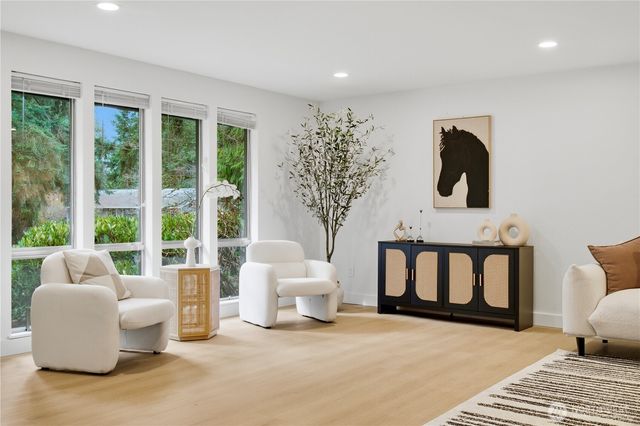 14318 117th Place NE, Kirkland, WA 98034