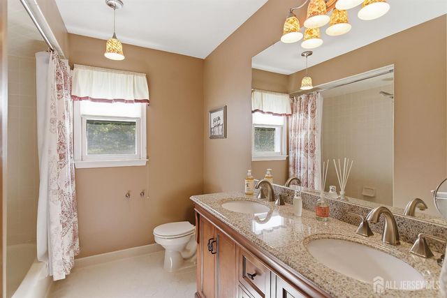 3 Locklin Court, Sayreville, NJ 08872