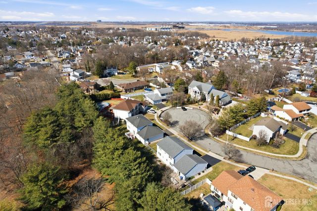 3 Locklin Court, Sayreville, NJ 08872