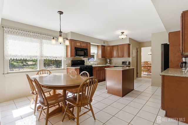 3 Locklin Court, Sayreville, NJ 08872