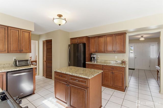 3 Locklin Court, Sayreville, NJ 08872