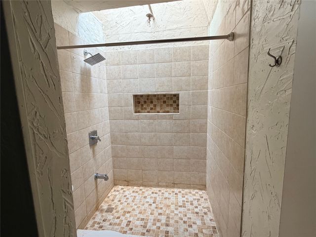 4060 Random Circle, Garland, TX 75043