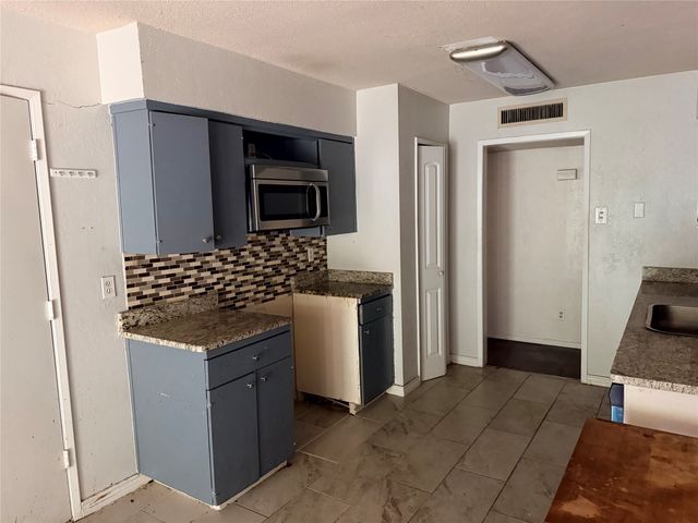 4060 Random Circle, Garland, TX 75043