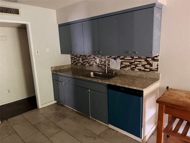 4060 Random Circle, Garland, TX 75043