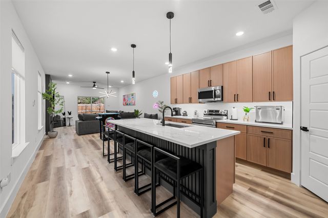 2701 Birmingham Avenue, Dallas, TX 75215