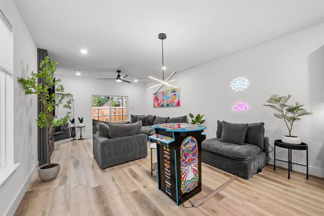 2701 Birmingham Avenue, Dallas, TX 75215