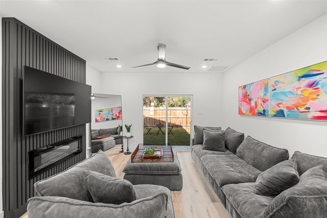 2701 Birmingham Avenue, Dallas, TX 75215