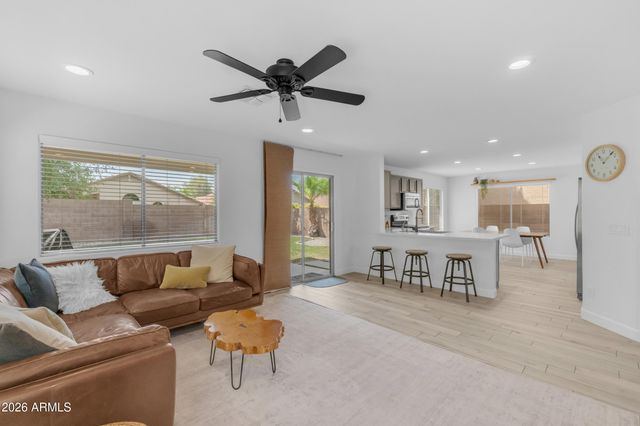 2339 W RUNNING DEER Trail, Phoenix, AZ 85085