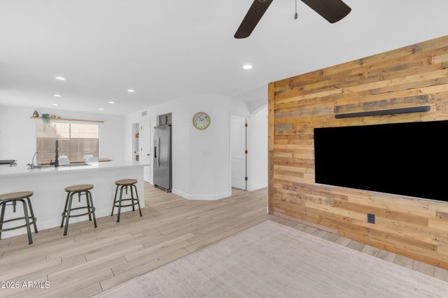 2339 W RUNNING DEER Trail, Phoenix, AZ 85085