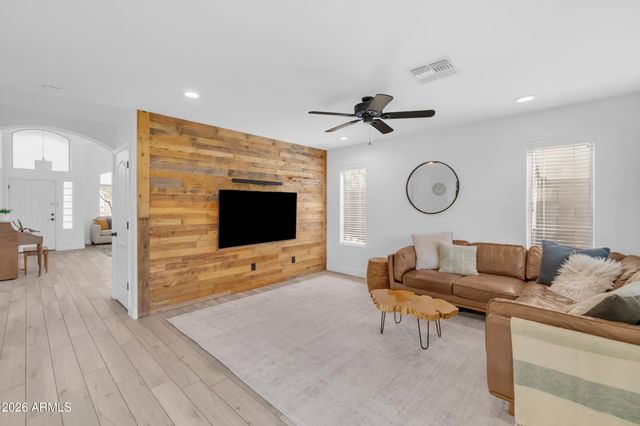 2339 W RUNNING DEER Trail, Phoenix, AZ 85085