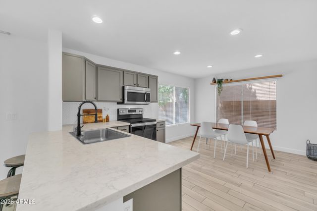 2339 W RUNNING DEER Trail, Phoenix, AZ 85085