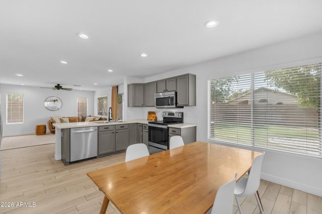 2339 W RUNNING DEER Trail, Phoenix, AZ 85085