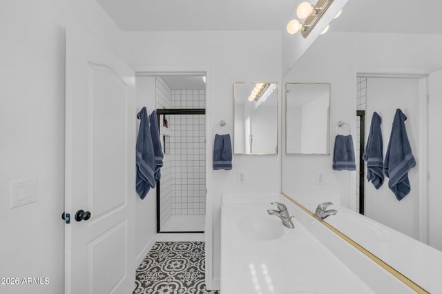 2339 W RUNNING DEER Trail, Phoenix, AZ 85085
