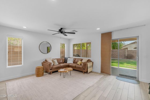 2339 W RUNNING DEER Trail, Phoenix, AZ 85085