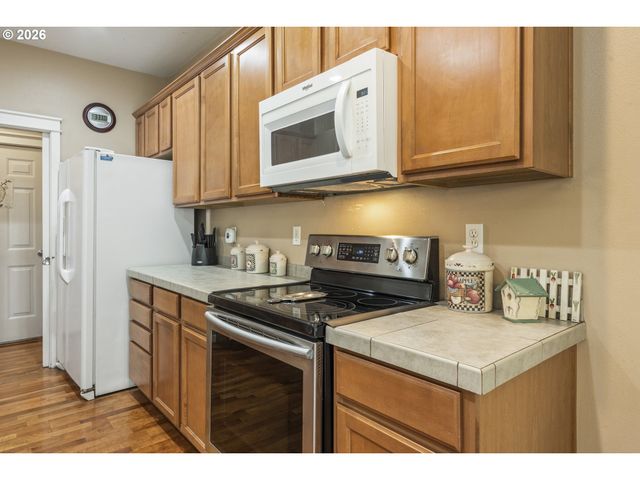 21795 Ne LARKSPUR Ln, Fairview, OR 97024