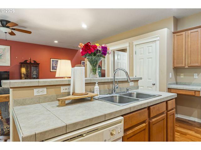 21795 Ne LARKSPUR Ln, Fairview, OR 97024